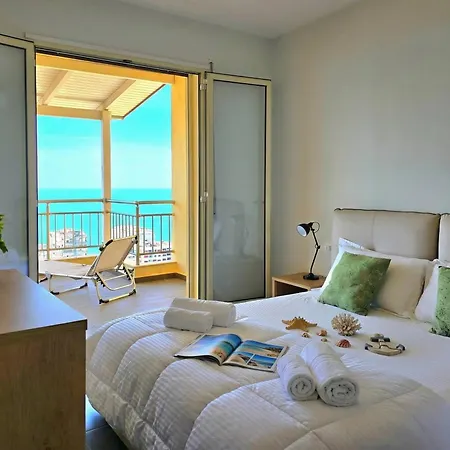 Appartement Hill With Sea View In - Happy