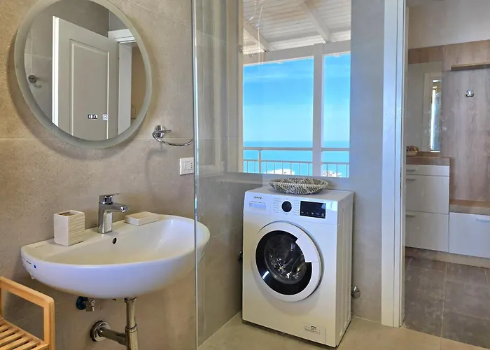 Hill With Sea View In - Happy Apartmán